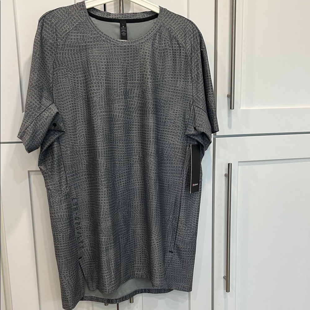 lululemon athletica Men's Short Sleeve Crew — Charcoal Gray Textured Print